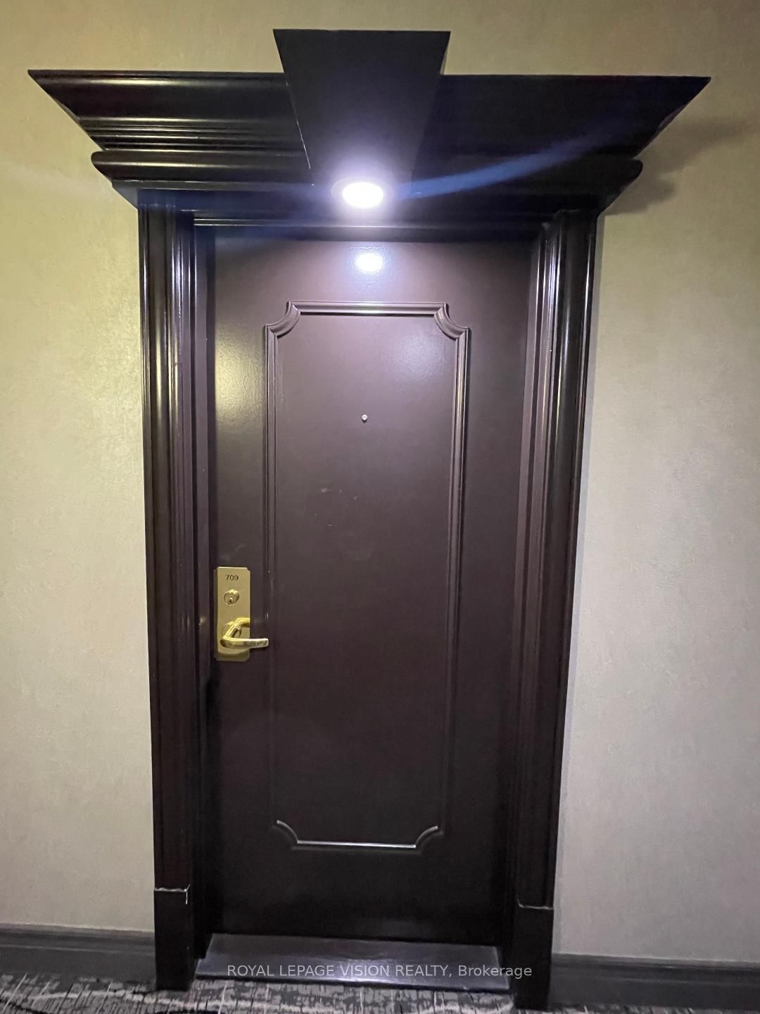 889 Bay Street, Unit 709 - Photo 10