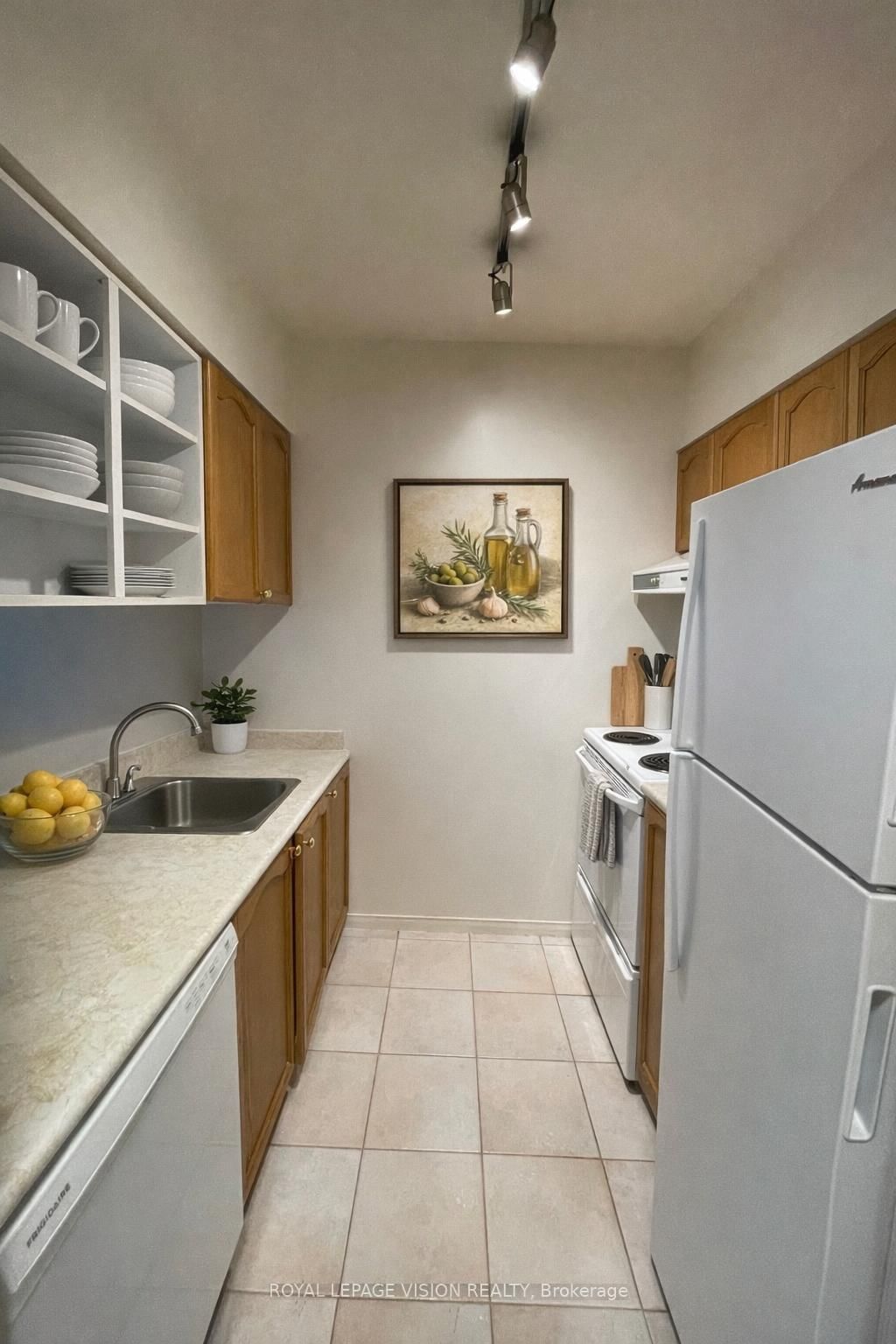 889 Bay Street, Unit 709 - Photo 5