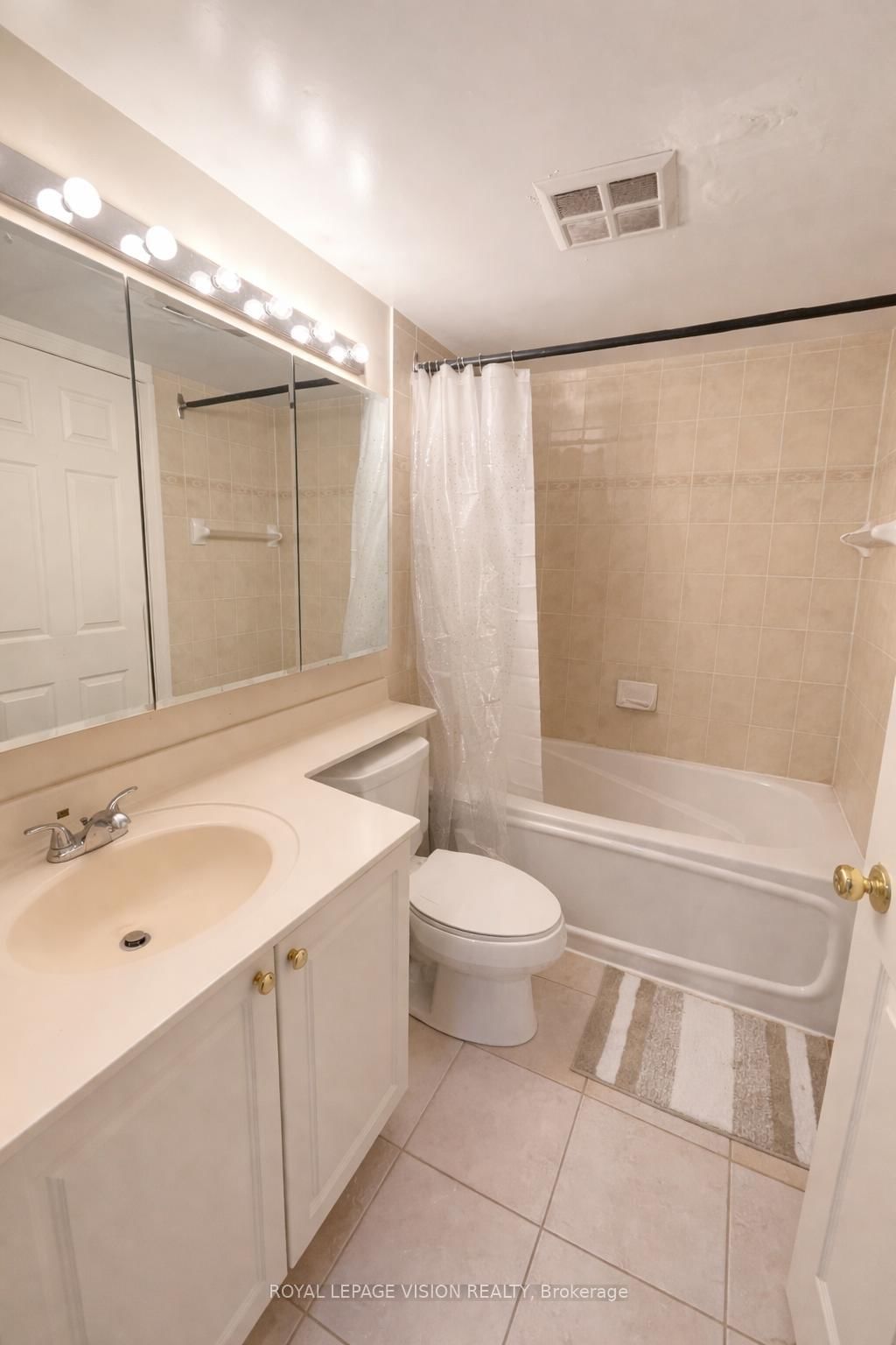 889 Bay Street, Unit 709 - Photo 8