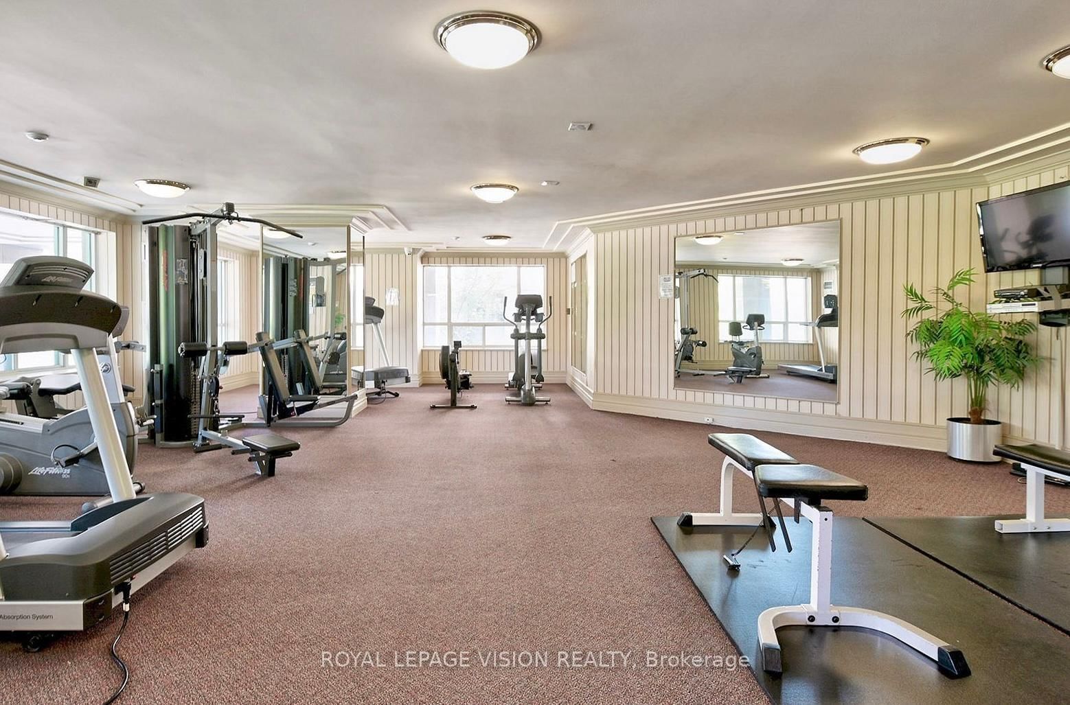 889 Bay Street, Unit 709 - Photo 9