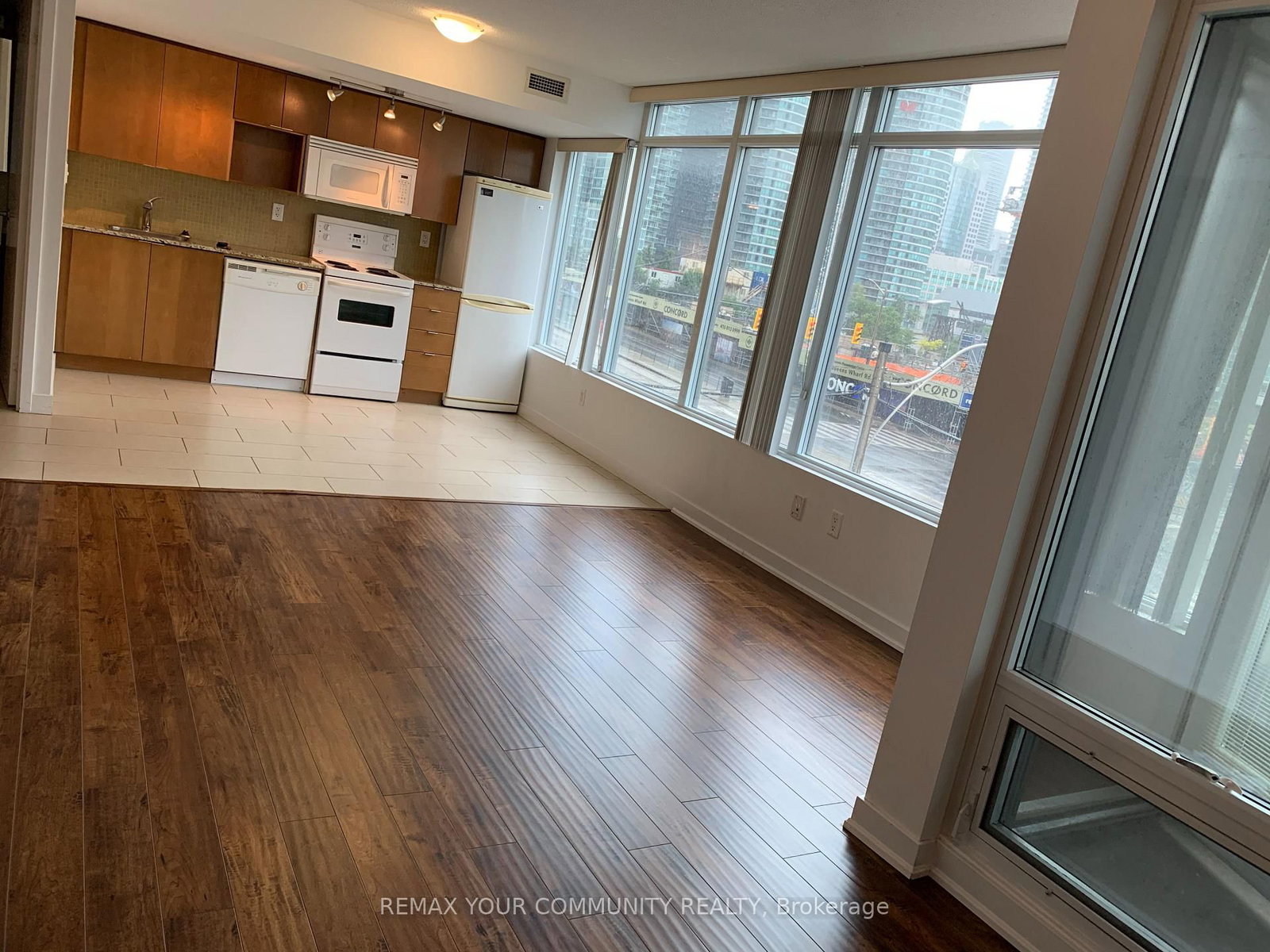 15 Brunel Court, Unit 518 - Photo 2