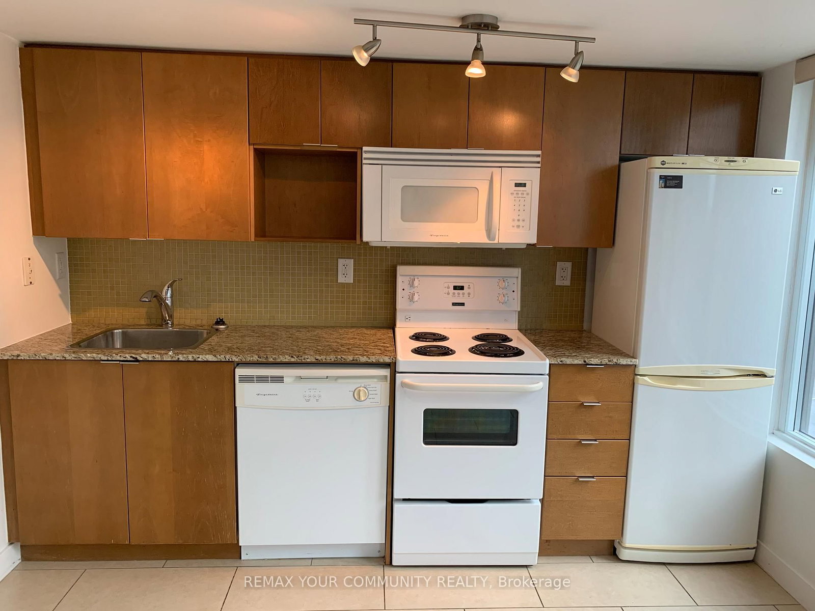 15 Brunel Court, Unit 518 - Photo 20