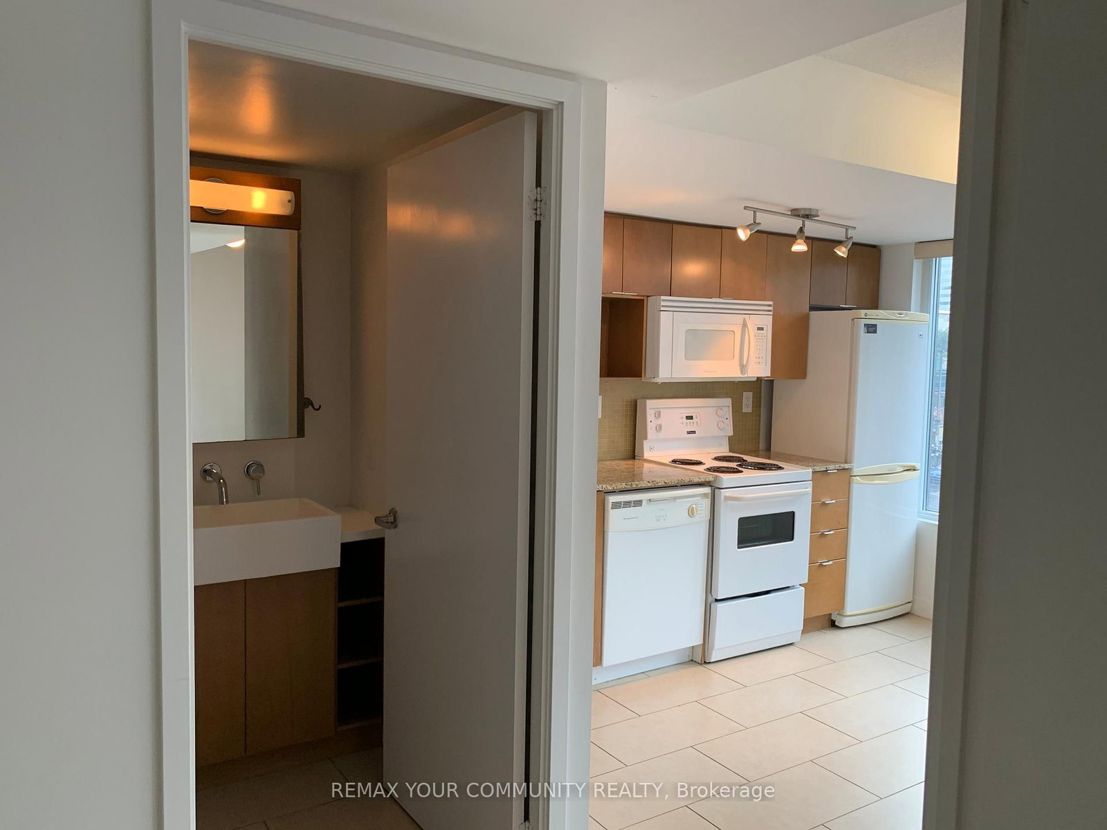 15 Brunel Court, Unit 518 - Photo 24