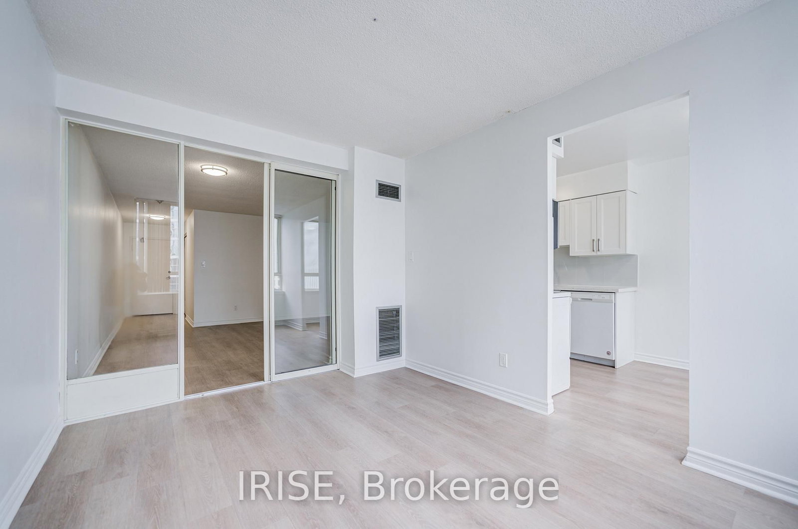 633 Bay Street, Unit 1516 - Photo 11