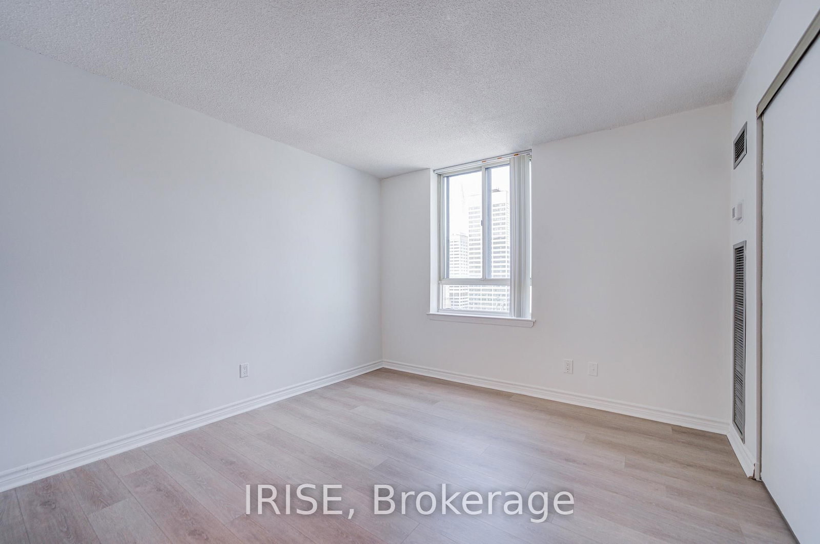 633 Bay Street, Unit 1516 - Photo 18