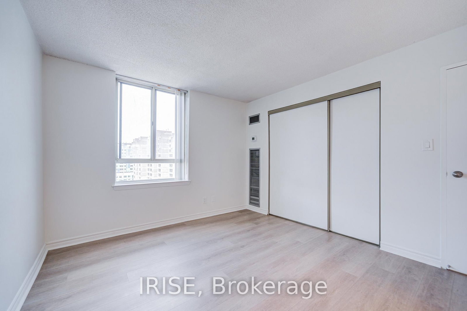 633 Bay Street, Unit 1516 - Photo 19