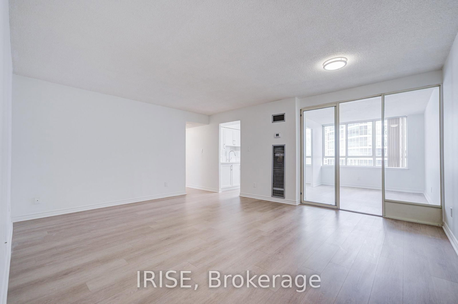 633 Bay Street, Unit 1516 - Photo 2