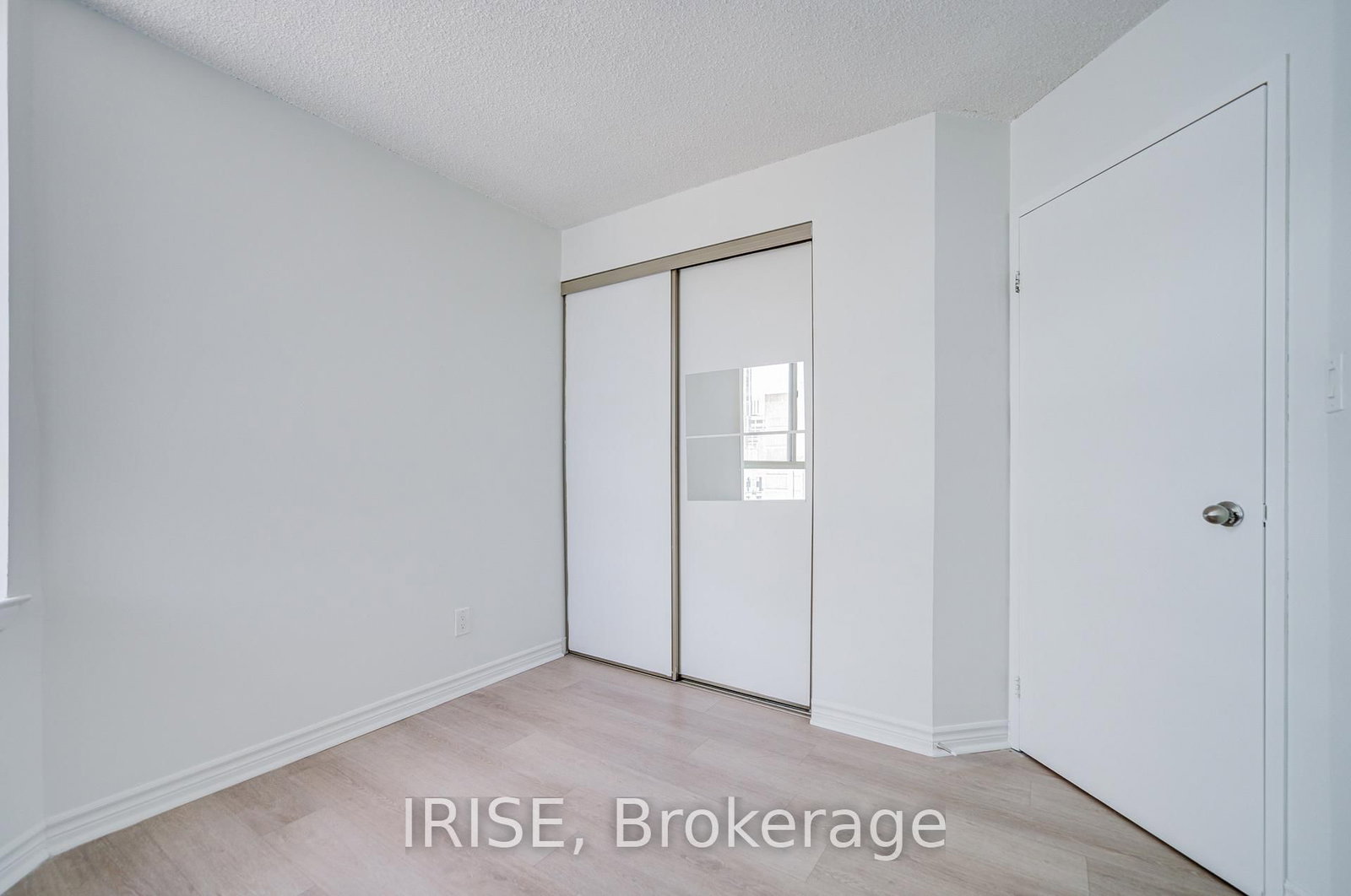 633 Bay Street, Unit 1516 - Photo 24