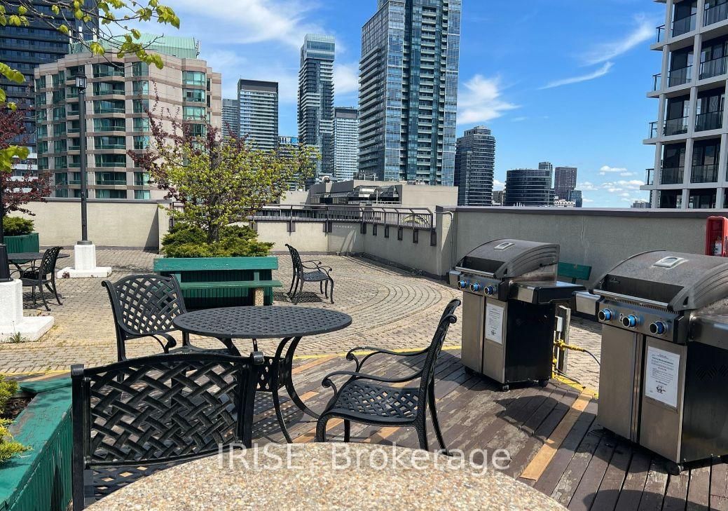 633 Bay Street, Unit 1516 - Photo 32