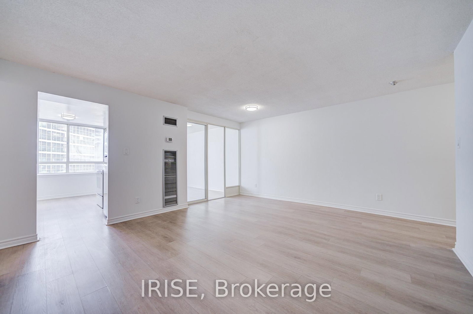 633 Bay Street, Unit 1516 - Photo 8