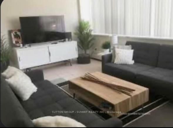 105 Raglan Avenue - Photo 4