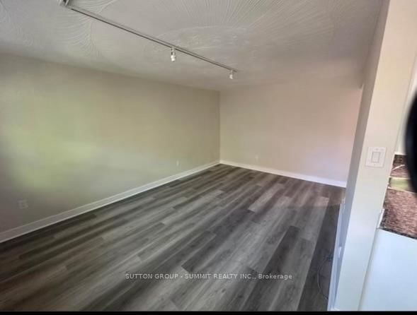 105 Raglan Avenue - Photo 6