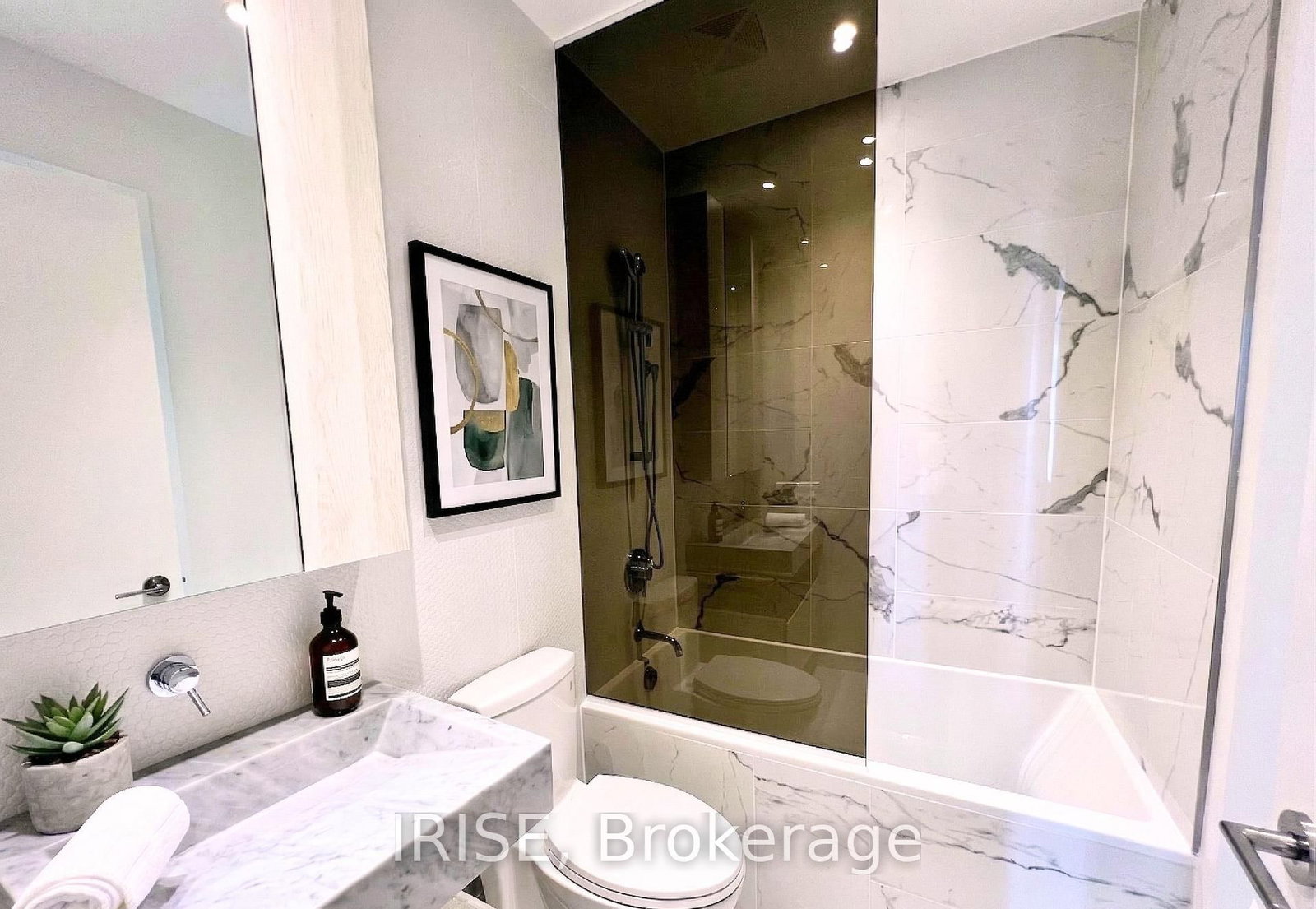 11 Yorkville Avenue, Unit 5001 - Photo 11