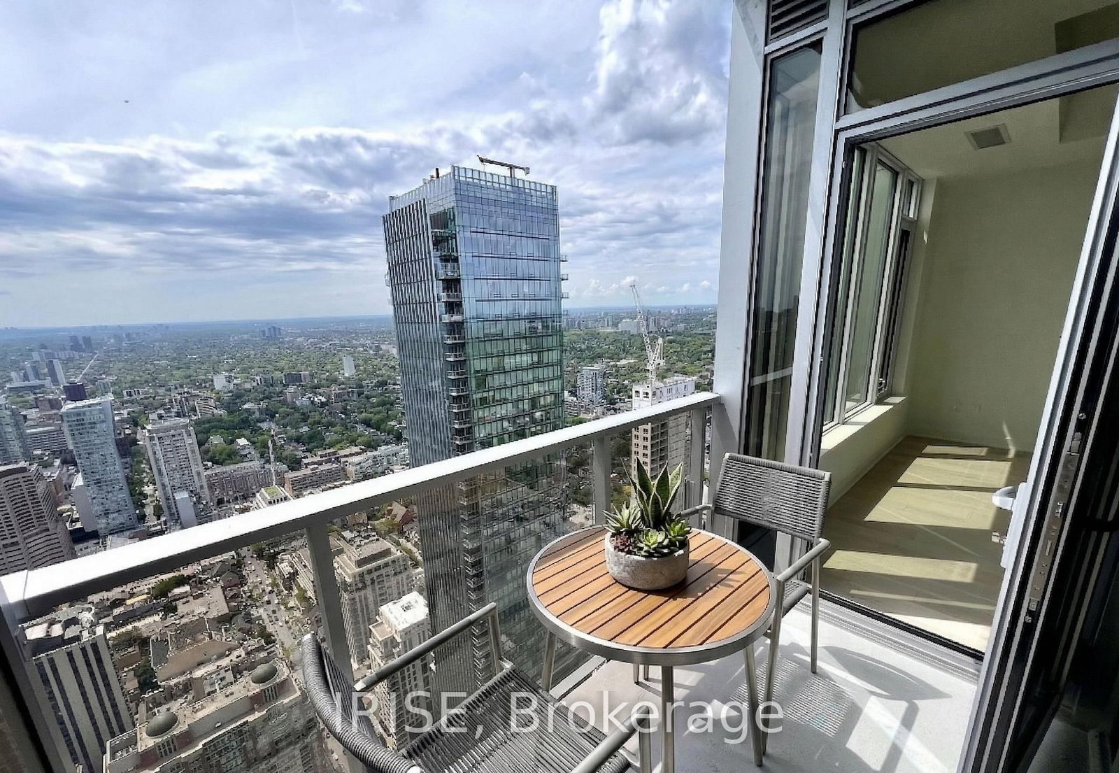11 Yorkville Avenue, Unit 5001 - Photo 12