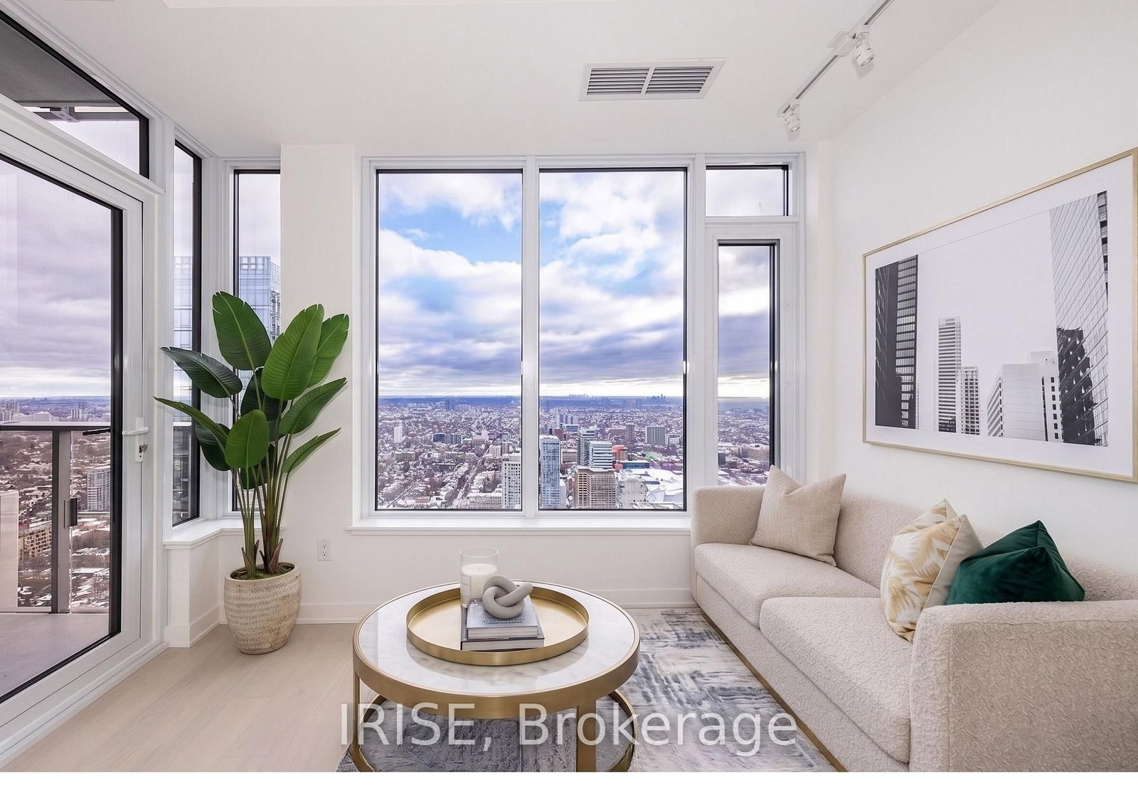 11 Yorkville Avenue, Unit 5001 - Photo 2