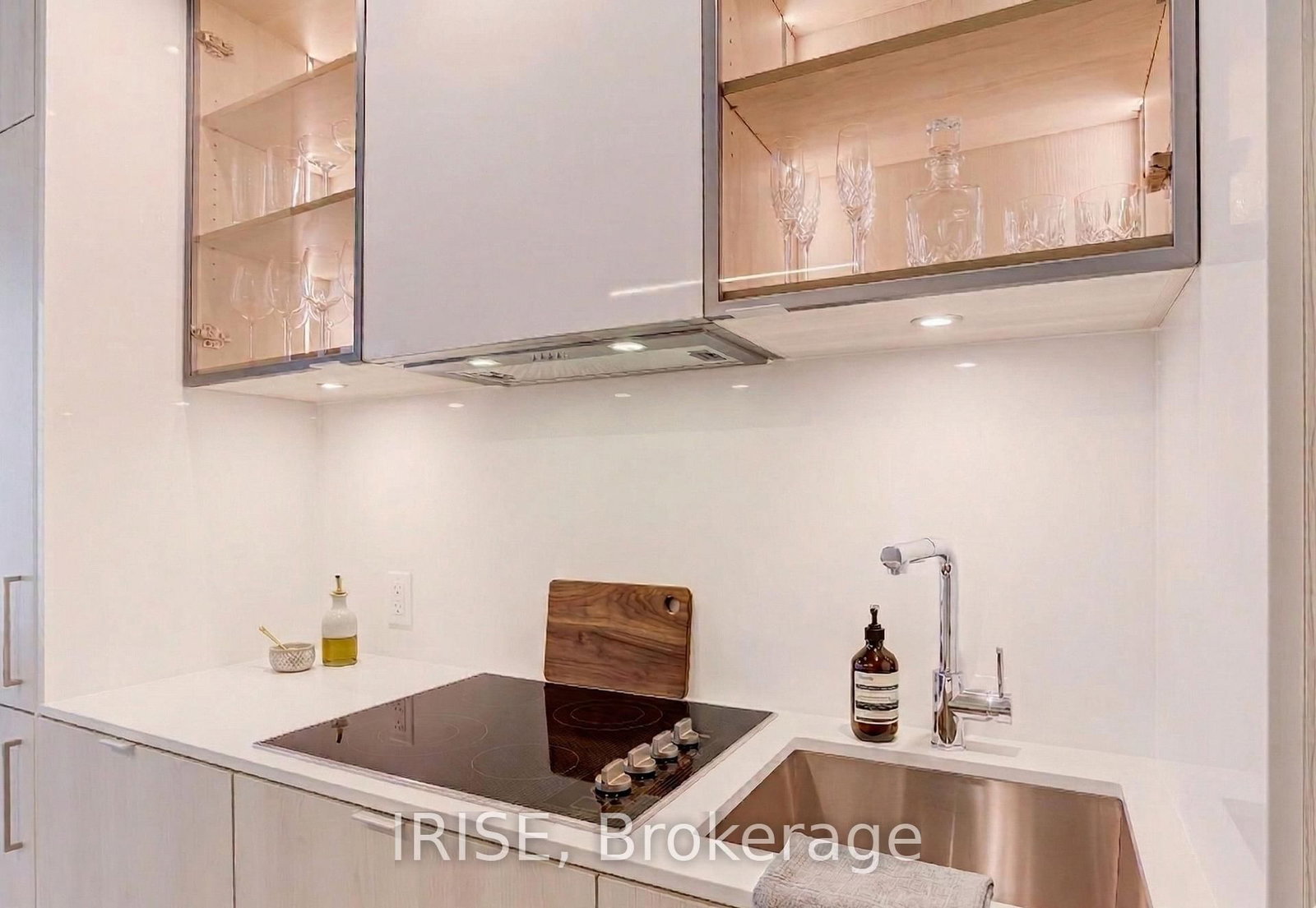 11 Yorkville Avenue, Unit 5001 - Photo 9