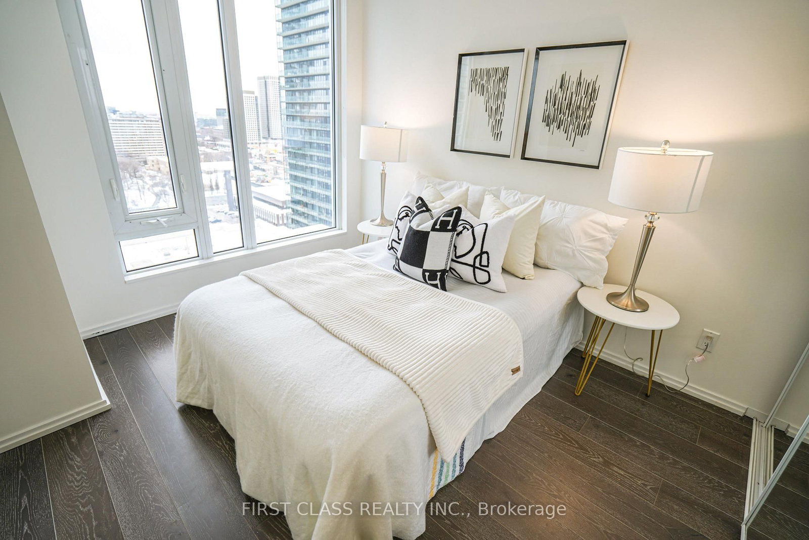 68 Shuter Street, Unit 2010 - Photo 11