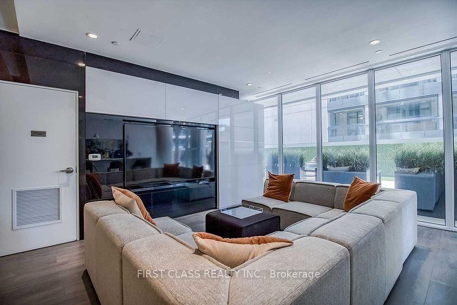 68 Shuter Street, Unit 2010 - Photo 20