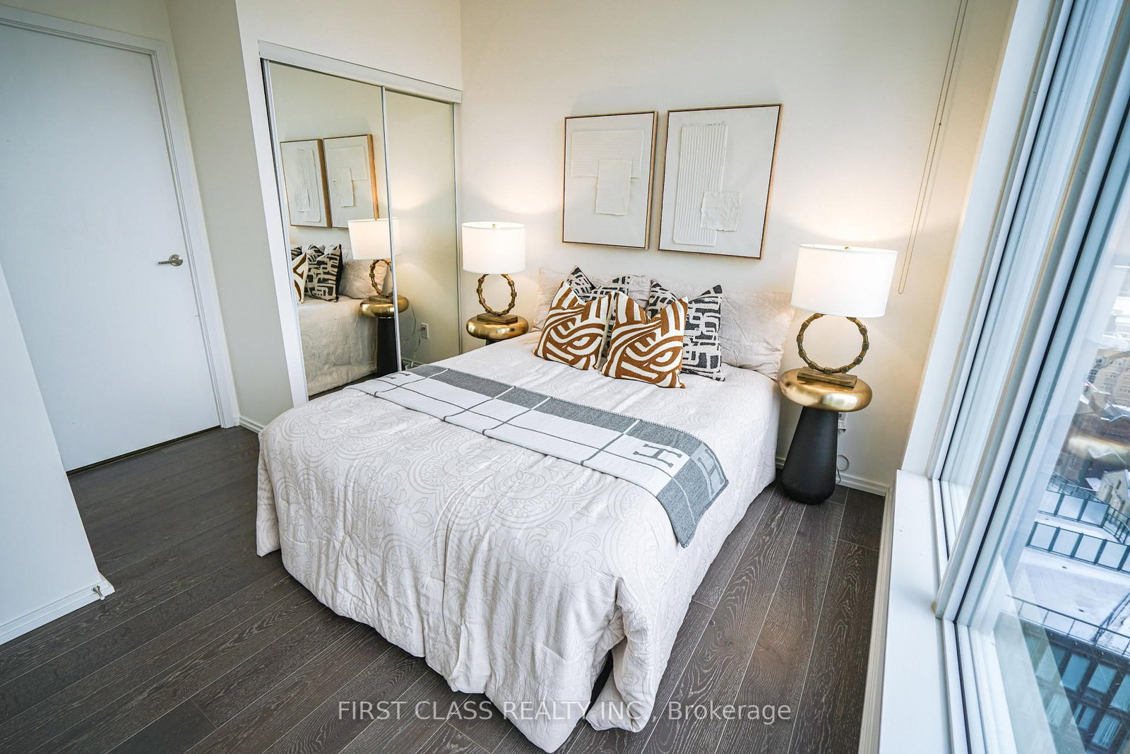 68 Shuter Street, Unit 2010 - Photo 9