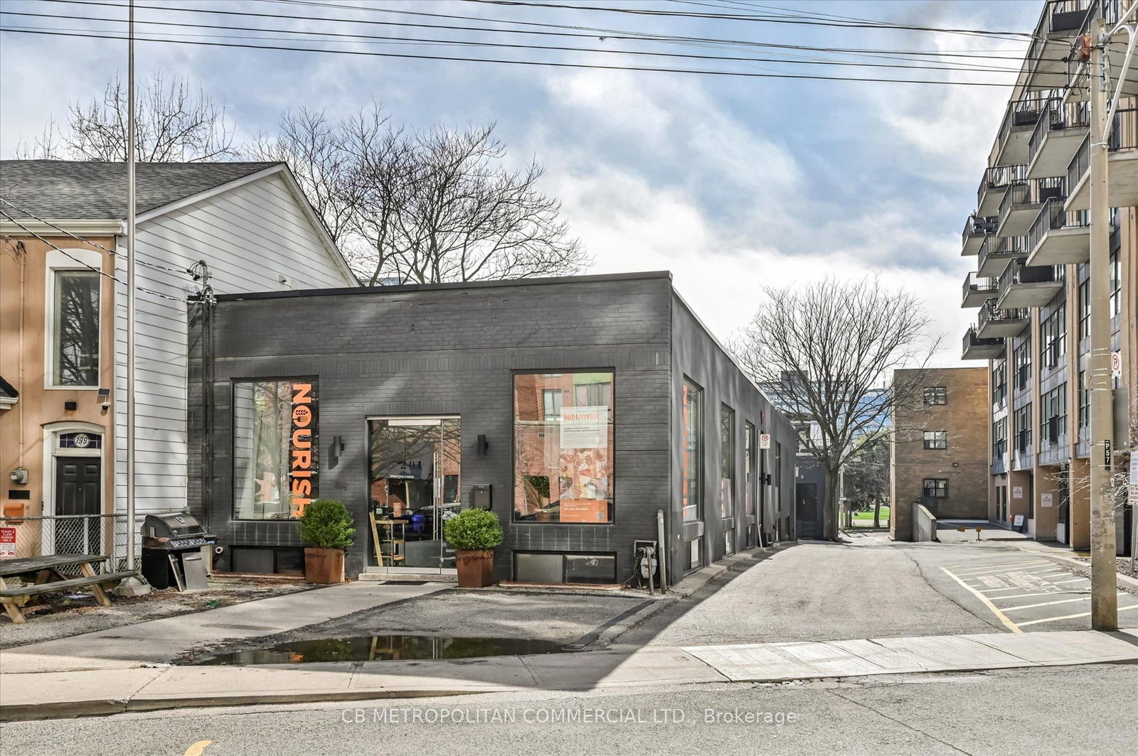 201 Niagara Street - Photo 2