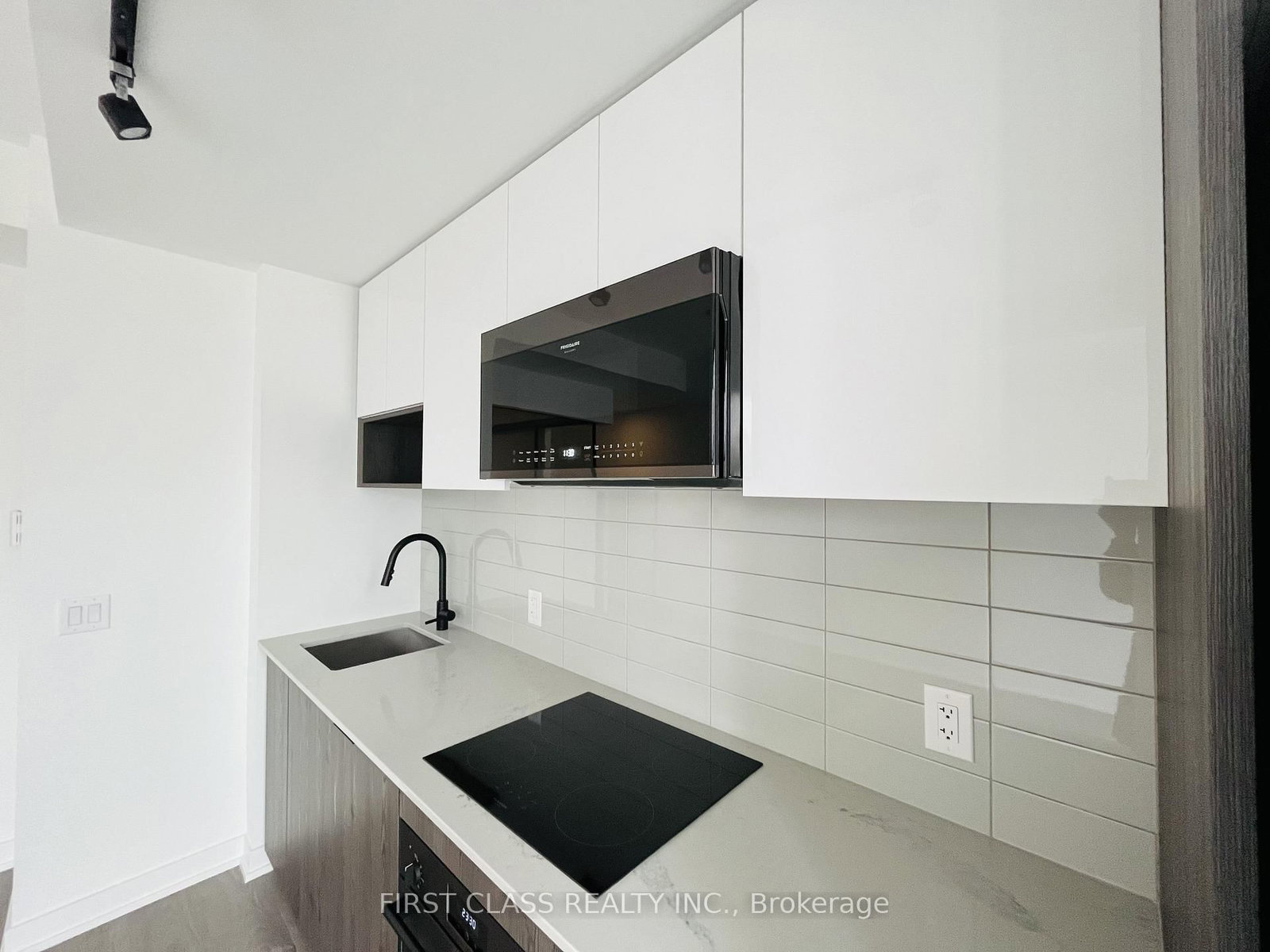 5 Defries Street, Unit 817 - Photo 18
