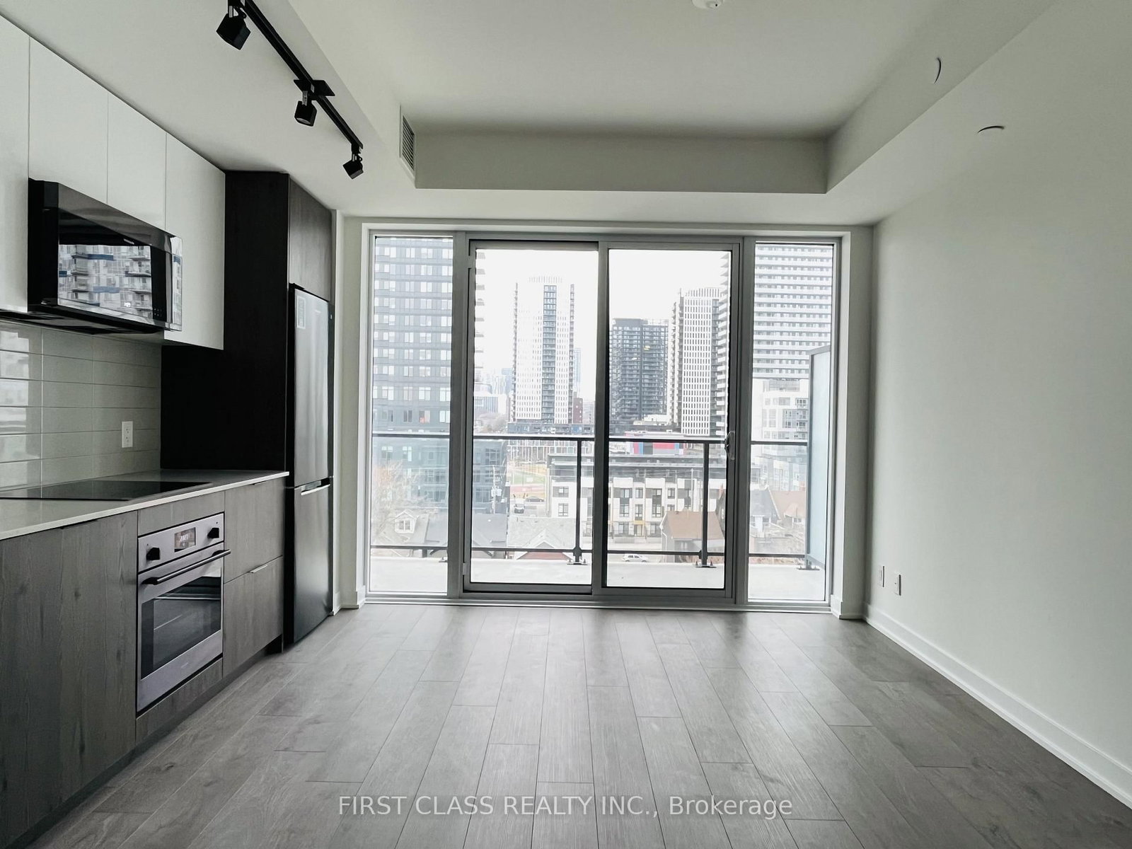 5 Defries Street, Unit 817 - Photo 5
