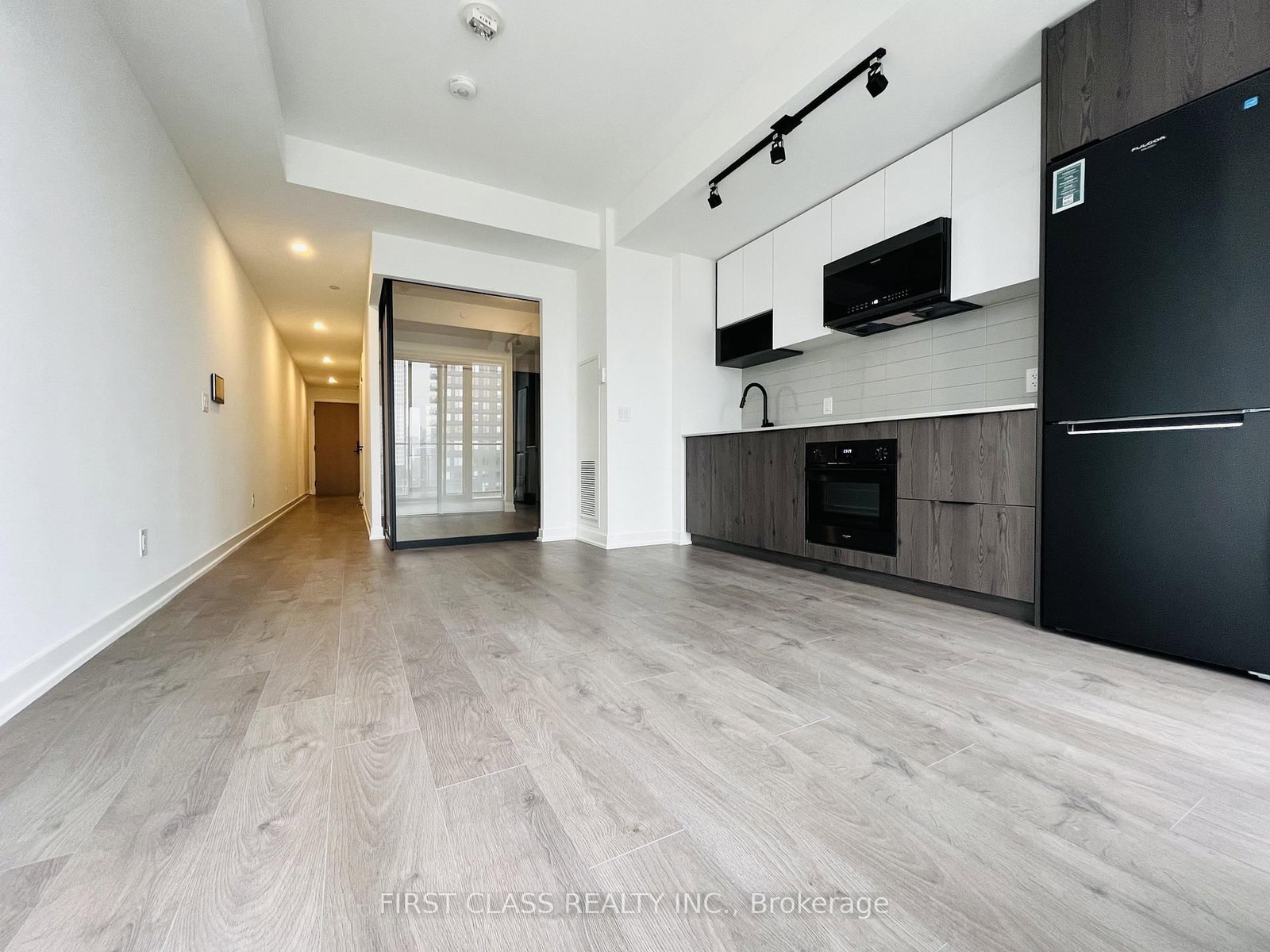 5 Defries Street, Unit 817 - Photo 6