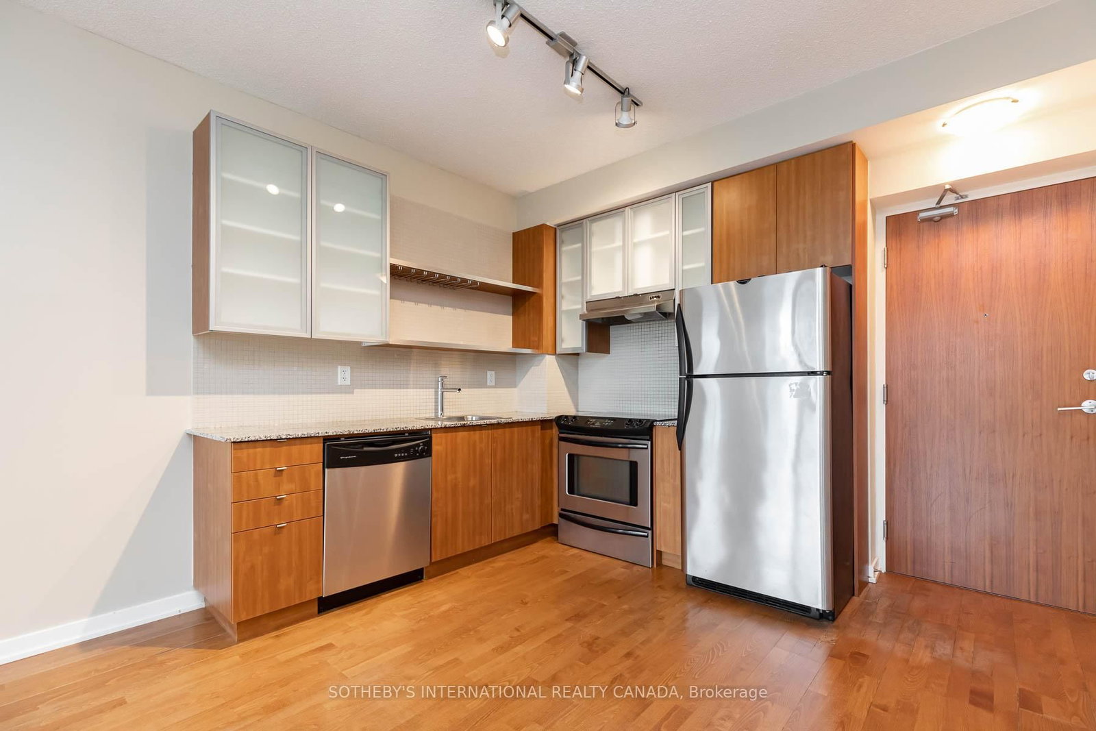 33 Lombard Street, Unit 1004 - Photo 8