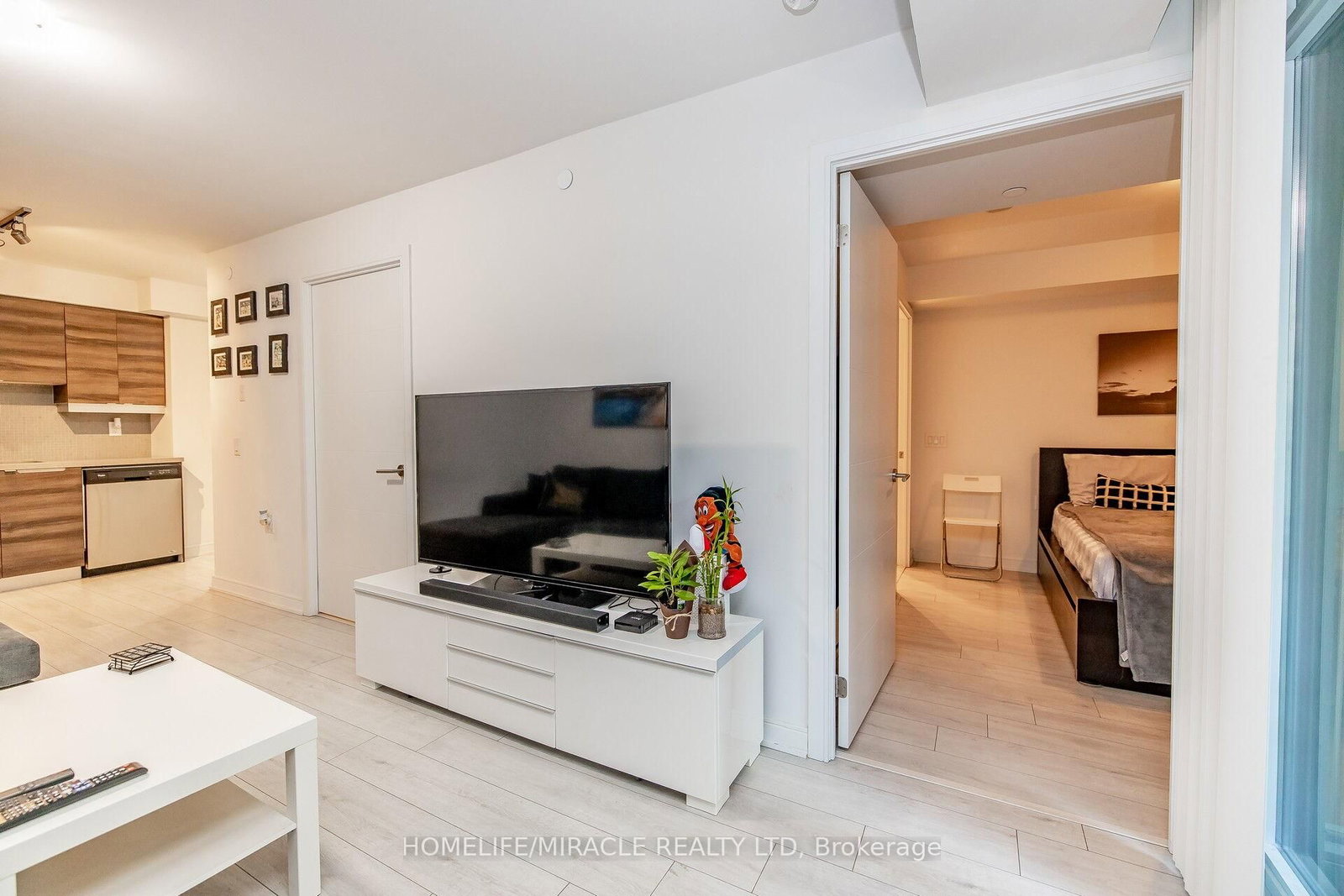 525 Adelaide Street W, Unit 501 - Photo 12