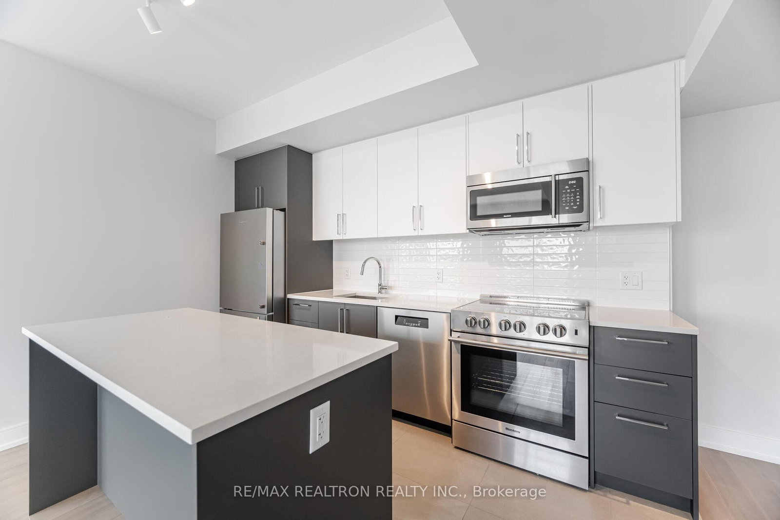 664 Spadina Avenue, Unit 1001 - Photo 2
