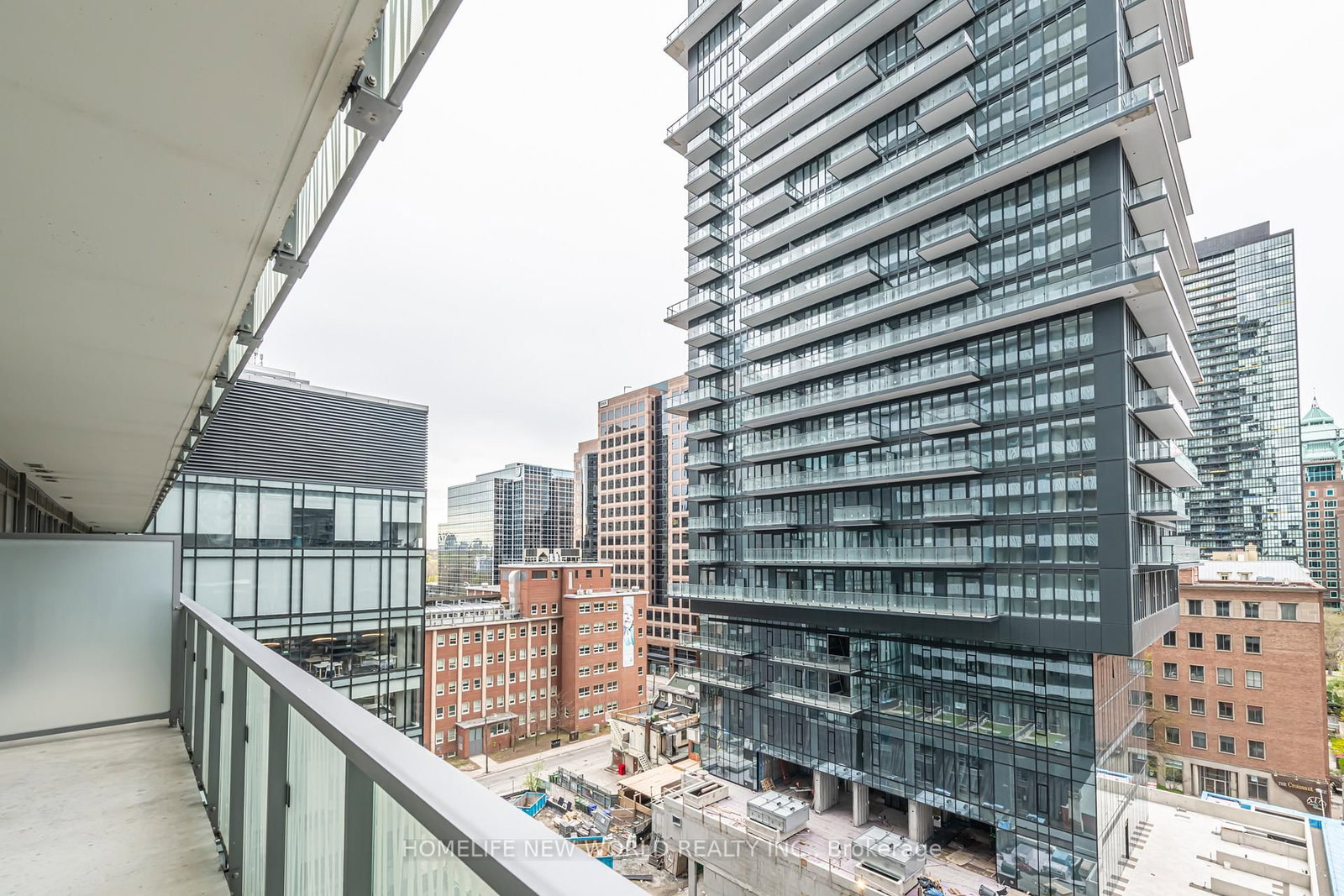 50 Charles Street E, Unit 903 - Photo 31