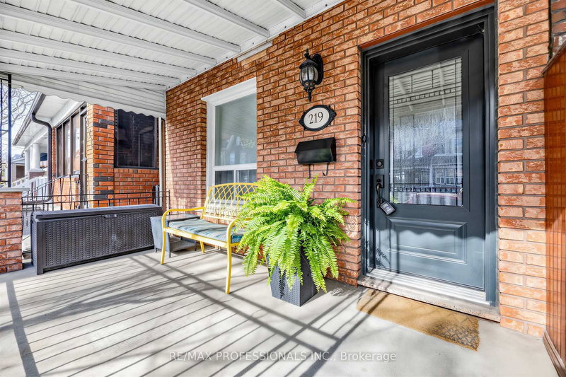 219 St Helen's Ave, Toronto, M6H 4A2 | Image 3