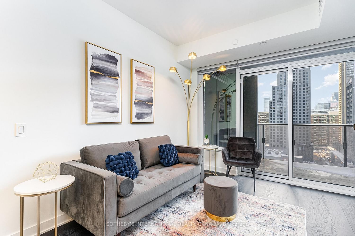 11 Yorkville Avenue, Unit 1111 - Photo 2