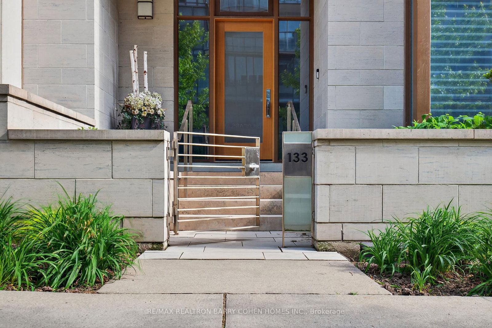 133 Pears Avenue - Photo 2