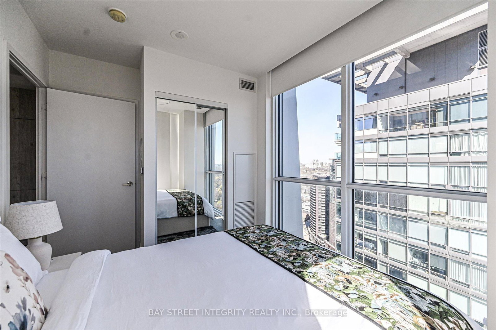 1 Yorkville Avenue, Unit 3208 - Photo 18