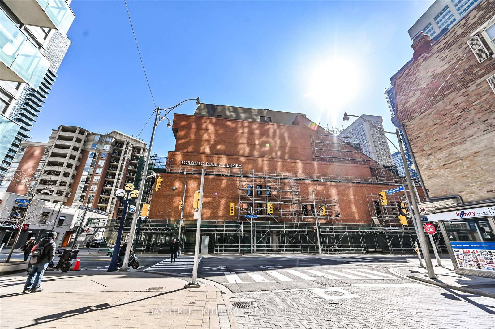 1 Yorkville Avenue, Unit 3208 - Photo 33