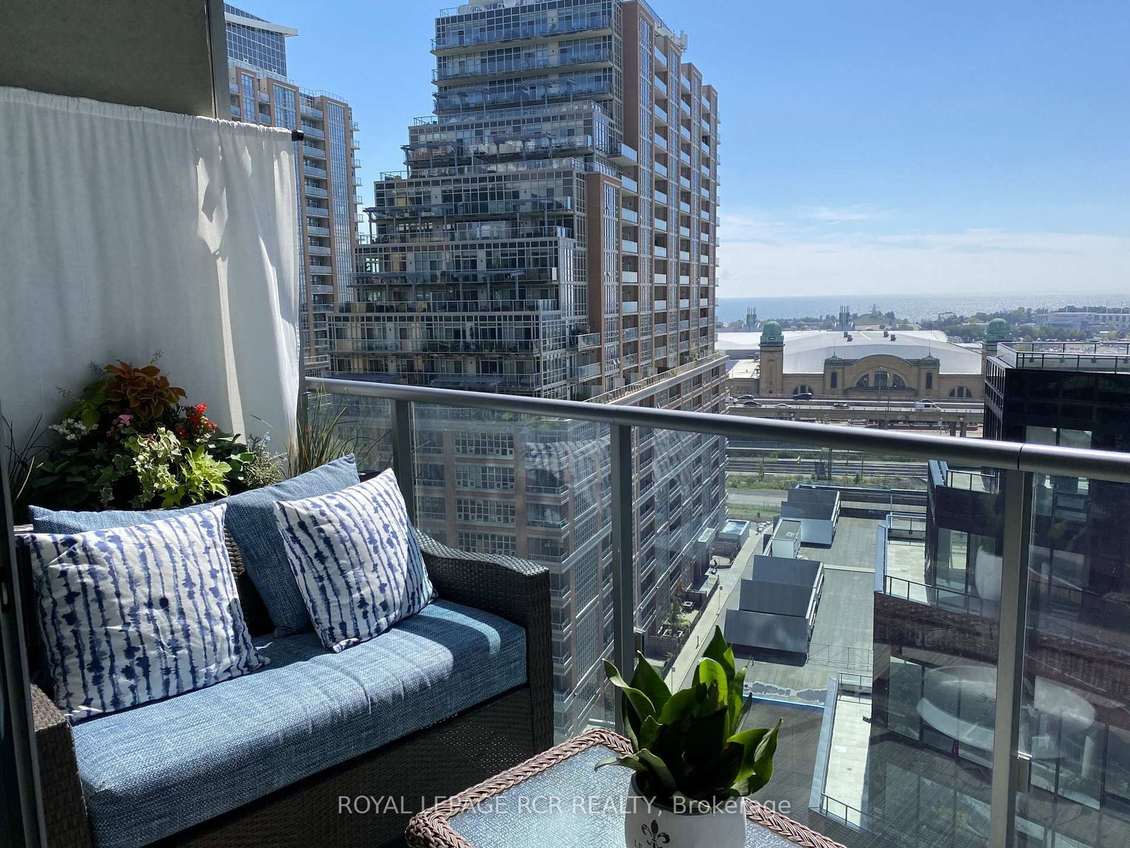 150 East Liberty Street, Unit 1210