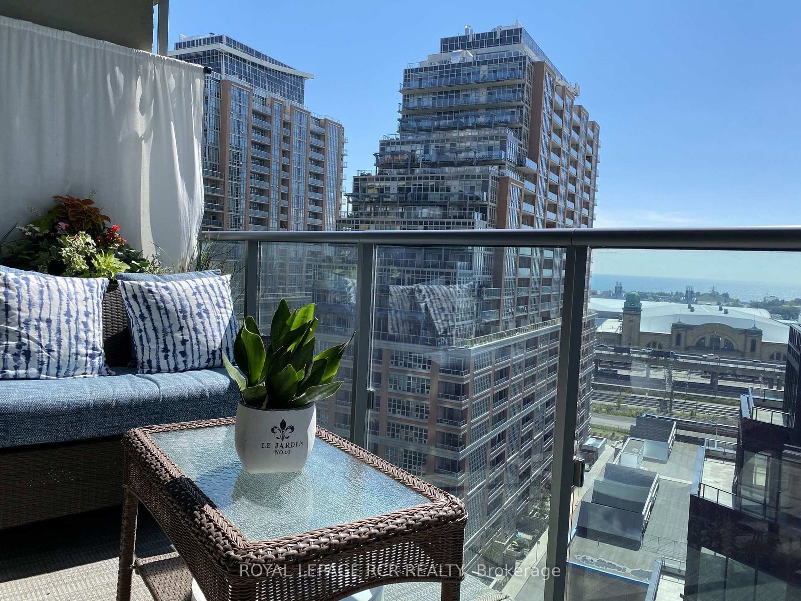 150 East Liberty Street, Unit 1210 - Photo 29