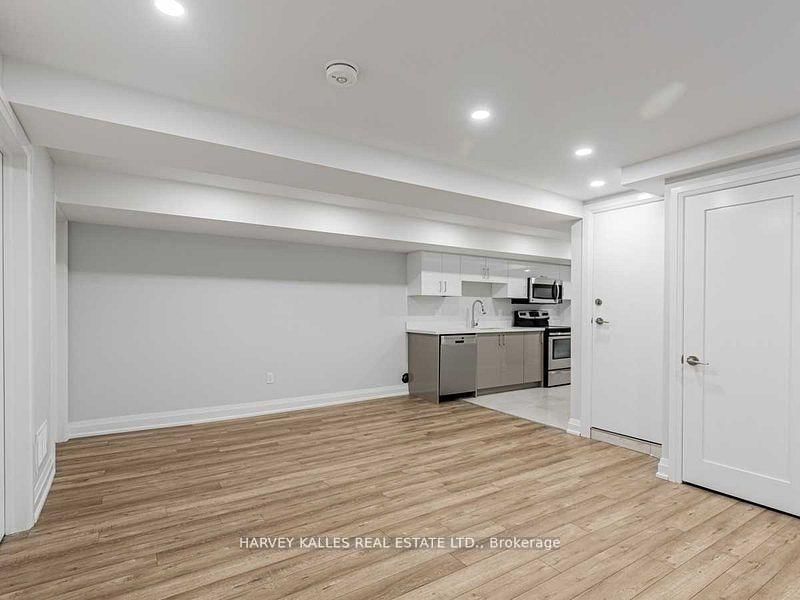 Lower - 987 Avenue Rd, Toronto, M5P 2K9 | Image 3