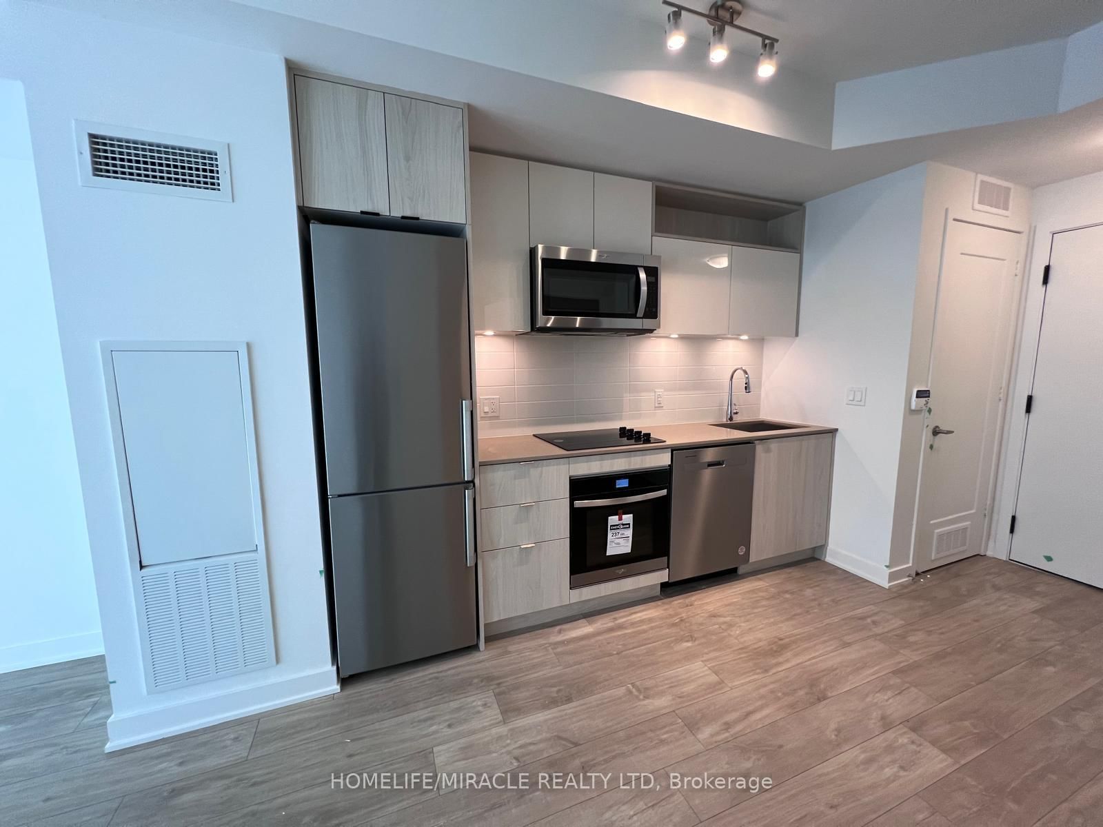 135 LOWER SHERBOURNE Street, Unit 2423 - Photo 2
