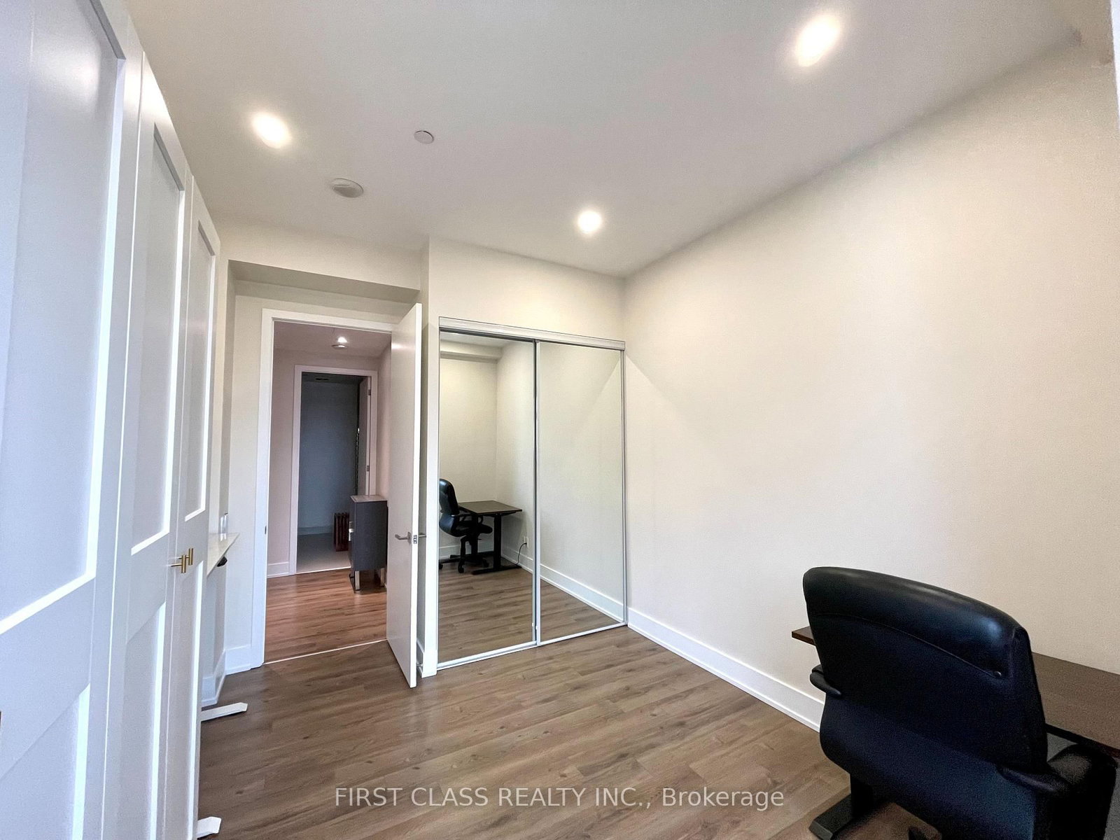 111 St Clair Avenue W, Unit 1505 - Photo 16