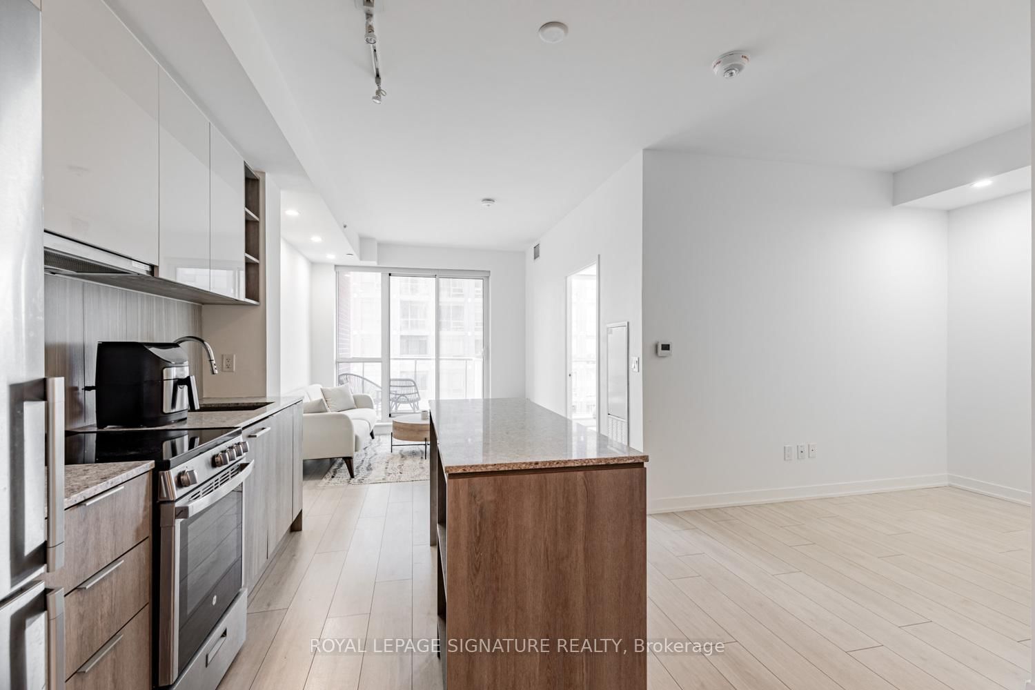 31 Tippett Road, Unit 1208 - Photo 13