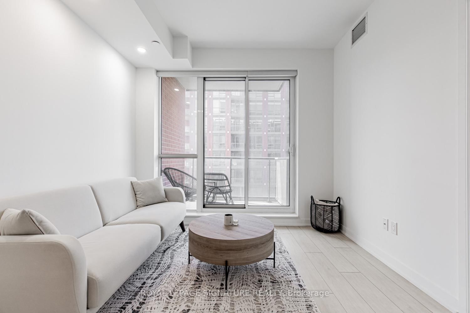 31 Tippett Road, Unit 1208 - Photo 3