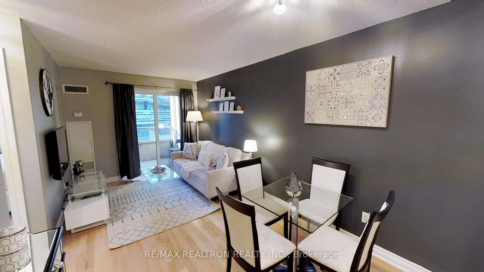 250 Wellington Street W, Unit 1444