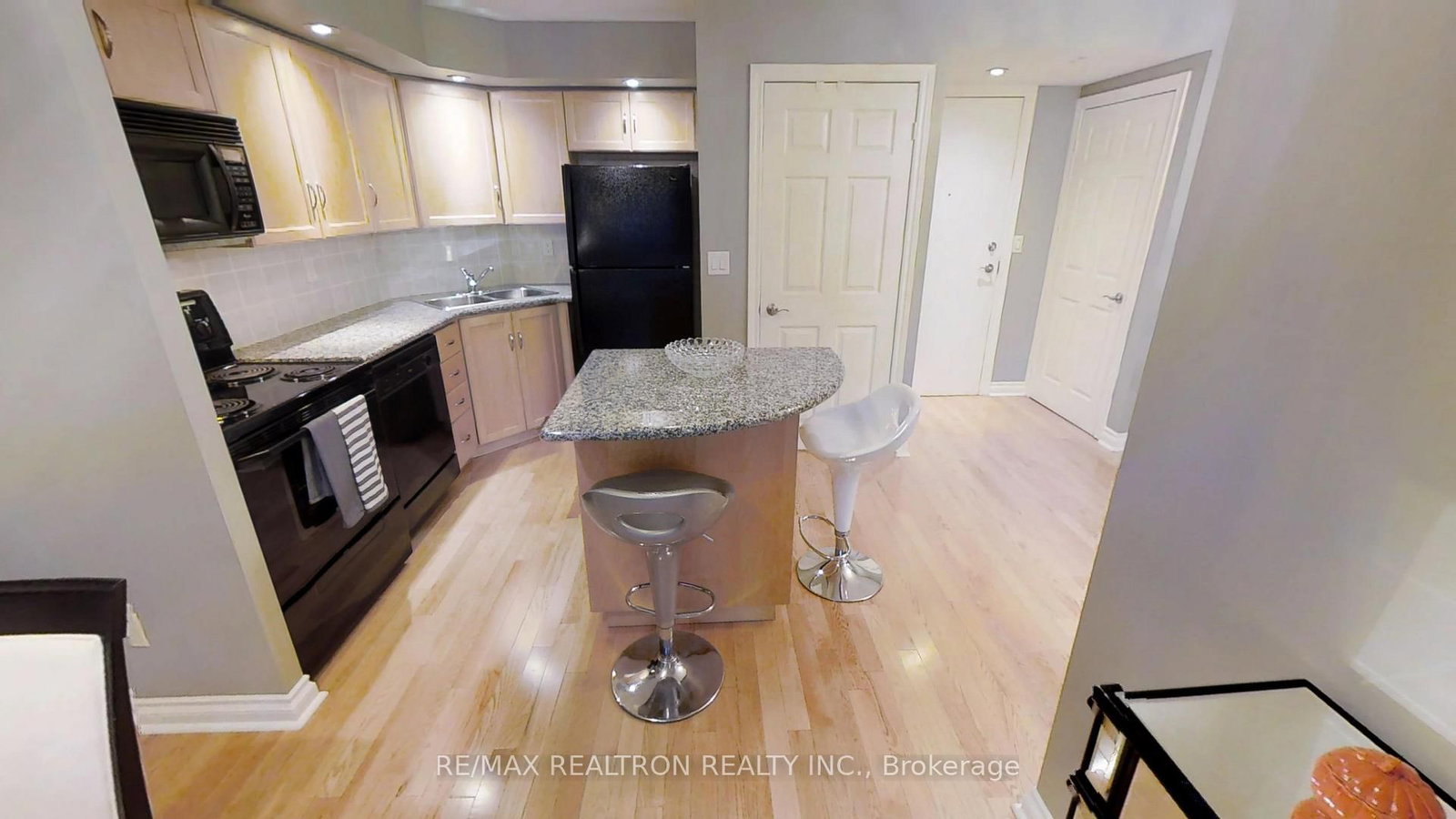250 Wellington Street W, Unit 1444 - Photo 3