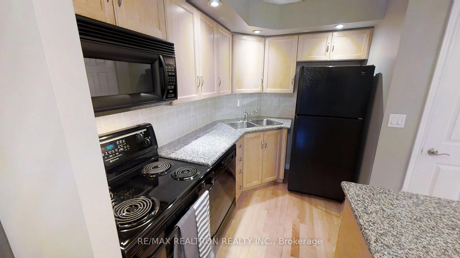 250 Wellington Street W, Unit 1444 - Photo 4