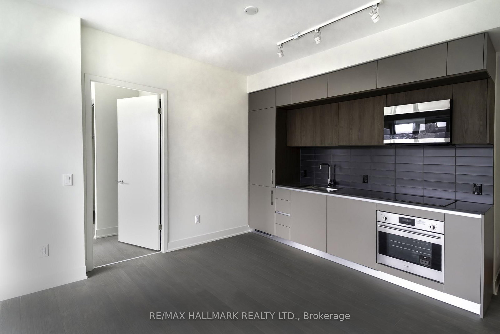 322 Dupont Street, Unit 512 - Photo 7
