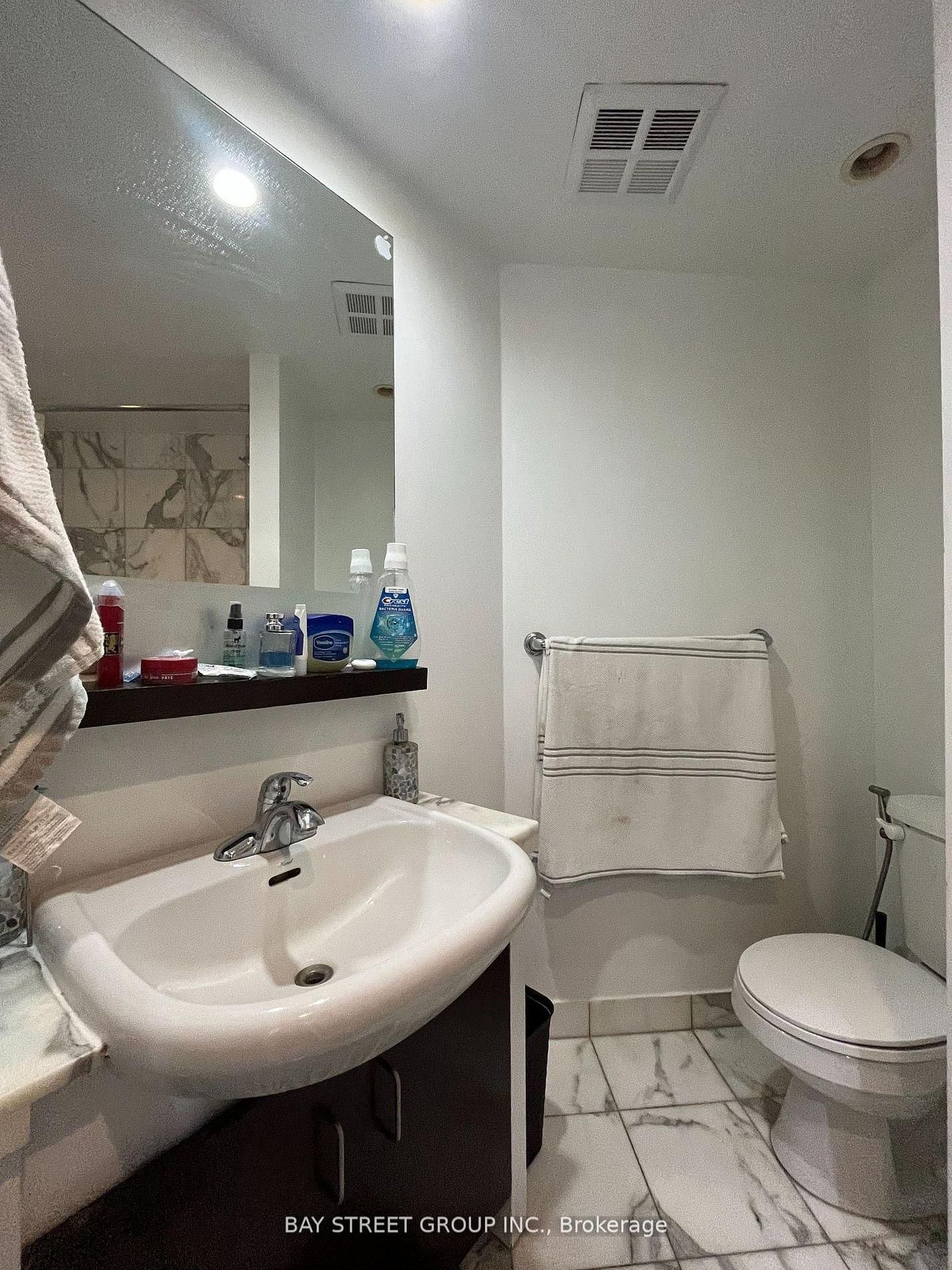 218 Queens Quay W, Unit 604 - Photo 17
