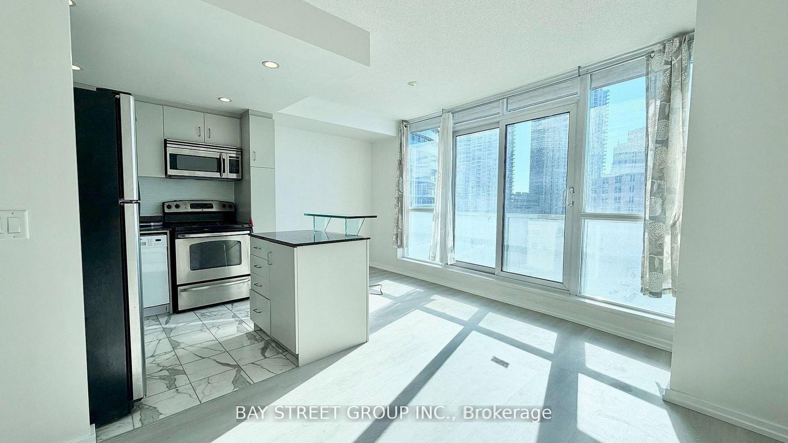 218 Queens Quay W, Unit 604 - Photo 18
