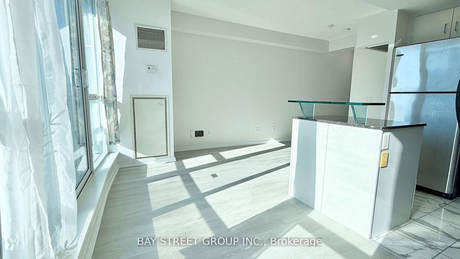 218 Queens Quay W, Unit 604 - Photo 2